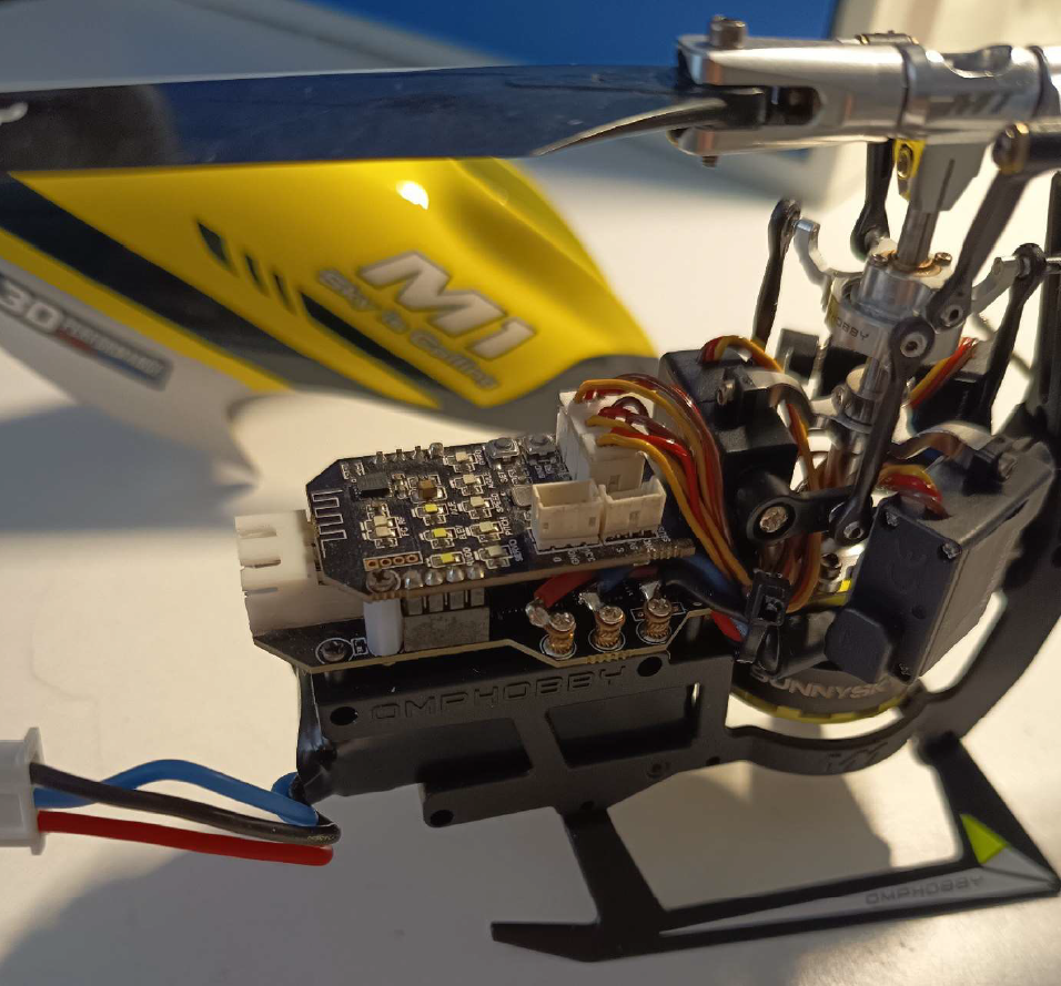 OMPHOBBY M1 Elektronik und Steuerplatine